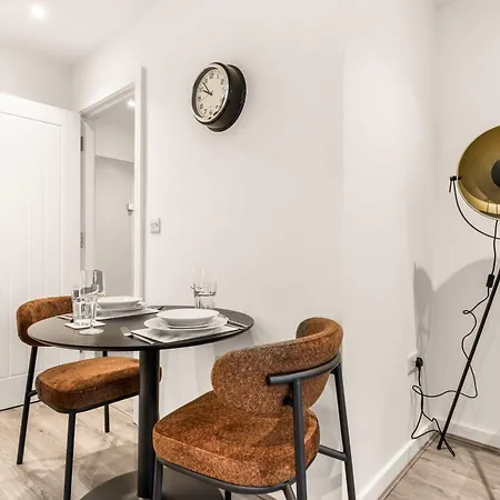 Bright & Contemporary 1 Bed In * Leeds (West Yorkshire)