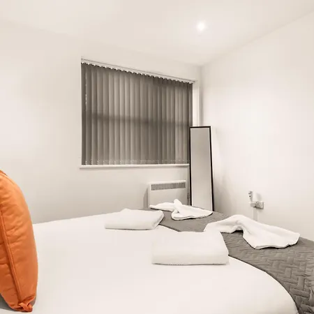 Bright & Contemporary 1 Bed In Apartment *